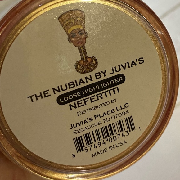 Juvias Place Highlighter Powder - Picture 3 of 3